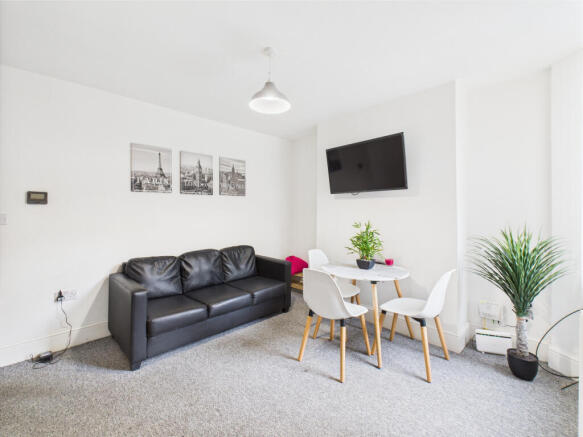 1 bed House Share to rent Image 4
