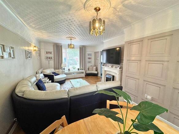 Lounge/ Dining Room