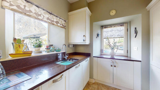 3 bed Semi-Detached for sale Image 10