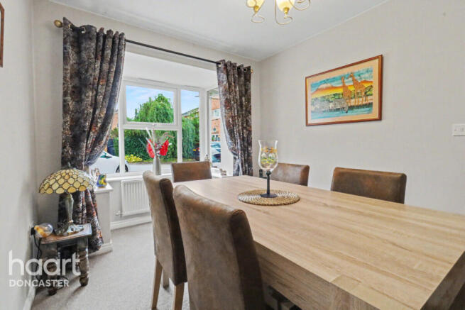 4 bed Detached for sale Image 11