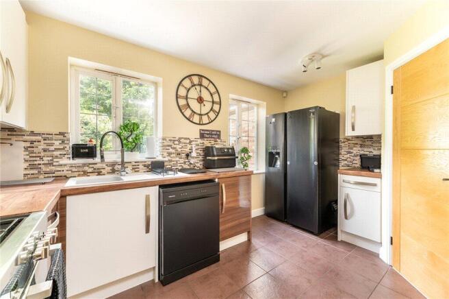 4 bed Detached for sale Image 10