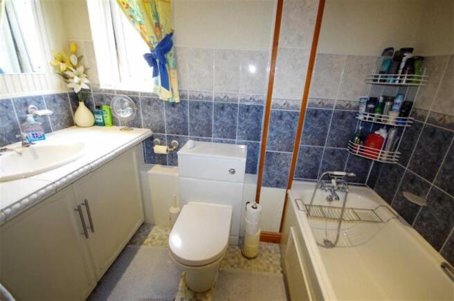 BATHROOM/WC