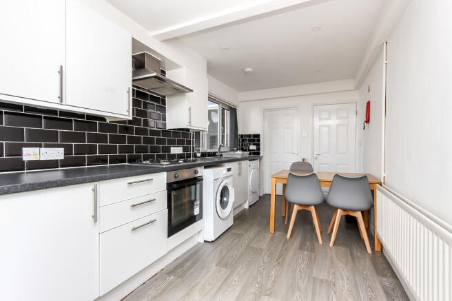 Kitchen/Breakfast...