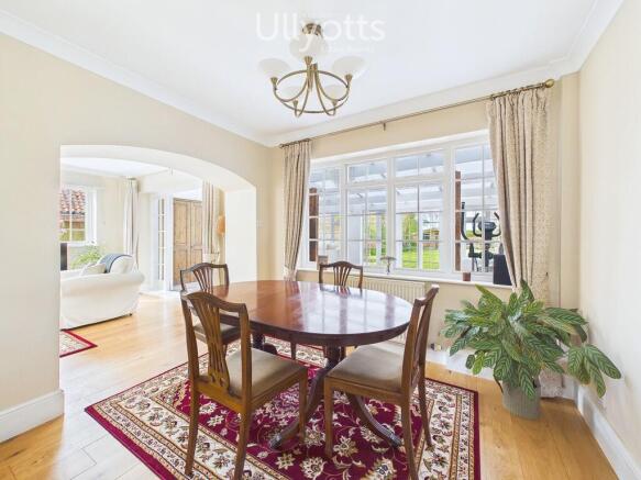 5 bed Detached for sale Image 5