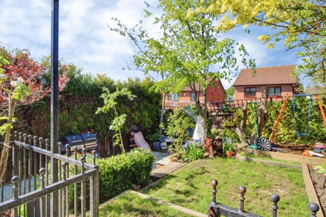 3 bed Semi-Detached for sale Image 6