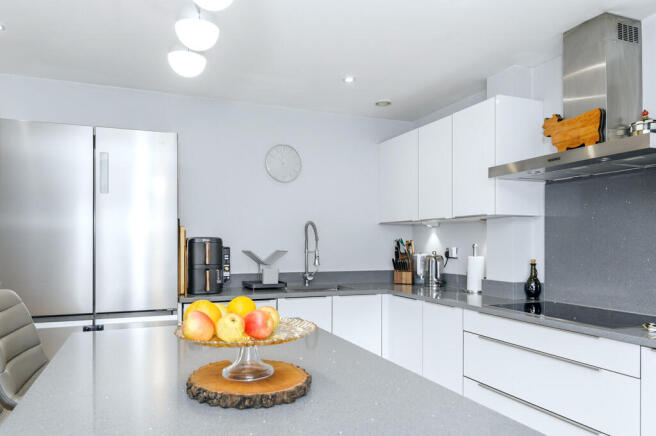 3 bed Apartment for sale Image 7