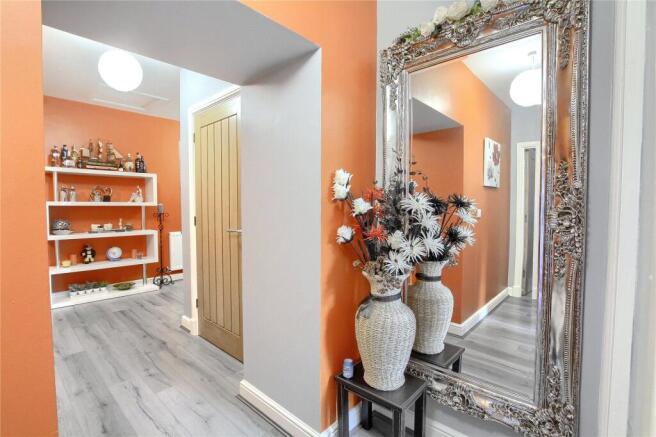 2 bed Flat for sale Image 9