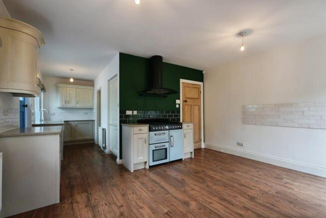 4 bed Detached for sale Image 6