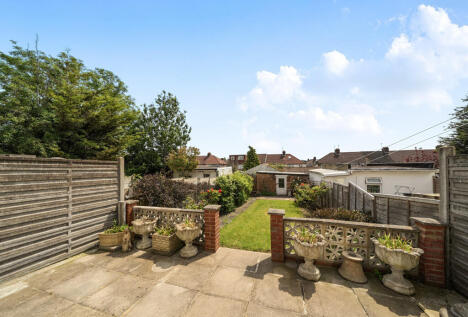 Holden Avenue, London, NW9