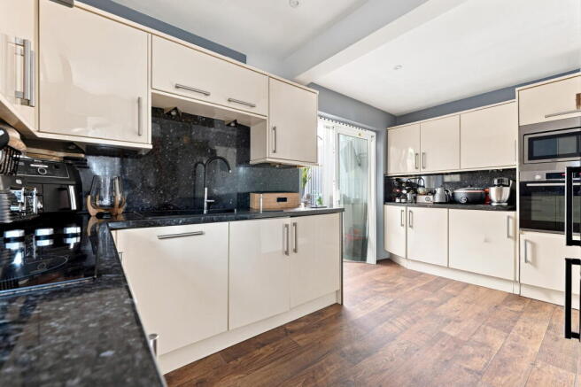 3 bed Terraced for sale Image 4