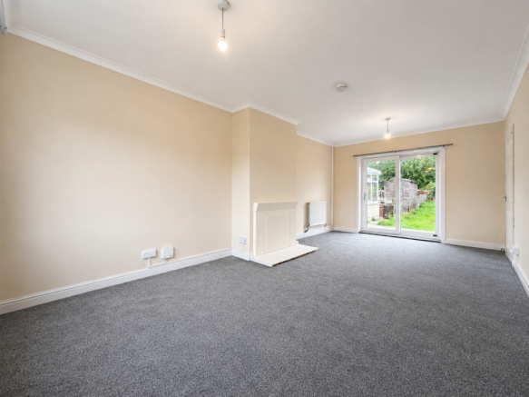 3 bed Semi-Detached to rent Image 2