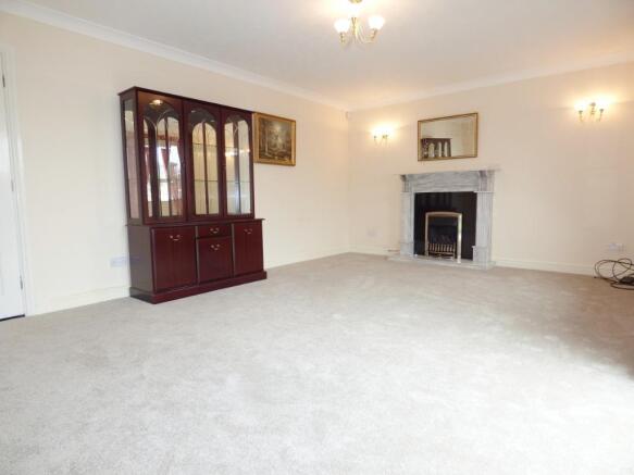 Lounge & Dining Room