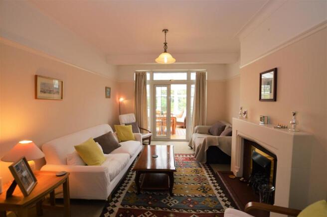 24 Bryanston Avenue family room.JPG