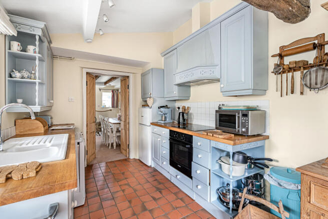 9 Kitchen.JPG