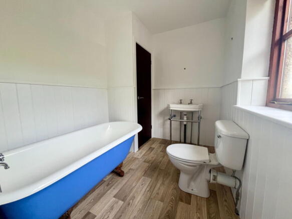 4 bed Detached for sale Image 9