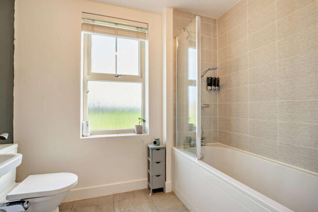 4 bed Detached for sale Image 8