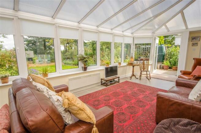 CONSERVATORY/DAY LOU