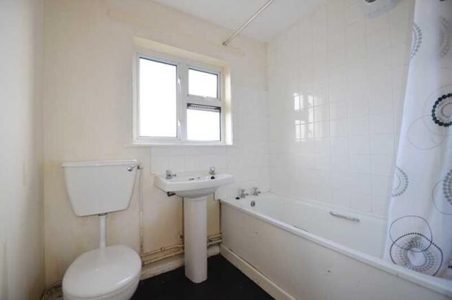 BATHROOM/WC