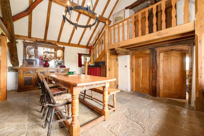 5 bed Detached for sale Image 4
