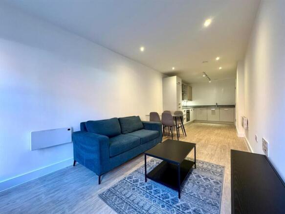 Living Rm pic 2.jpeg