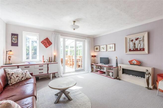 Crown Rise, Chertsey, Surrey, KT16 photo 4