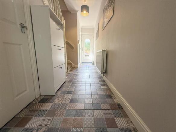 5 bed Town House for sale Image 8