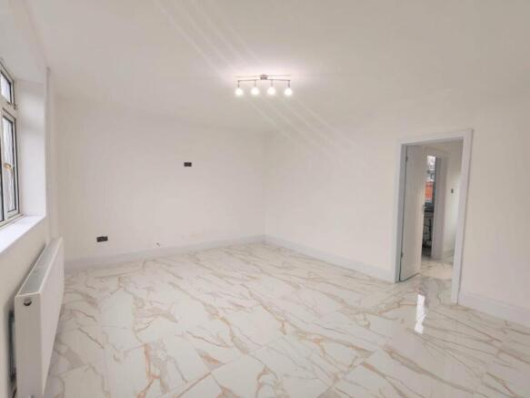 3 bed Terraced to rent Image 11