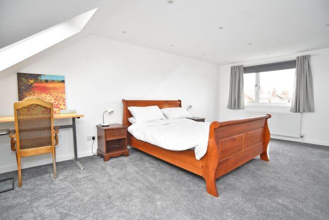4 bed Semi-Detached for sale Image 10