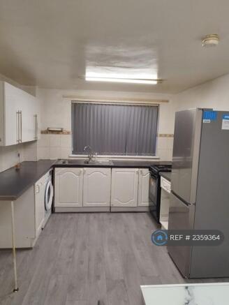3 bed Terraced to rent Image 6