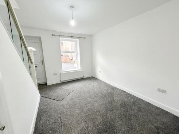 2 bed End of Terrace to rent Image 4