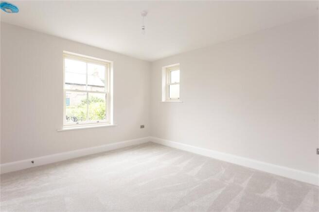 5 bed Detached for sale Image 7