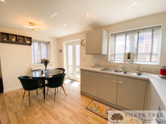 3 bed Detached for sale Image 6