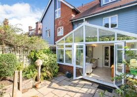 7, Londesborough Place, Lymington SO41 8QB