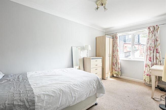 2 bed Flat for sale Image 8