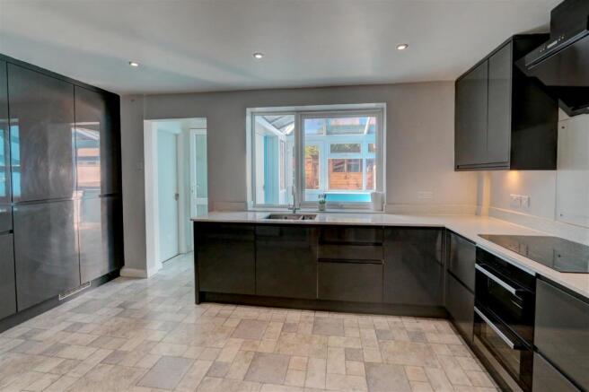Kitchen3.jpg