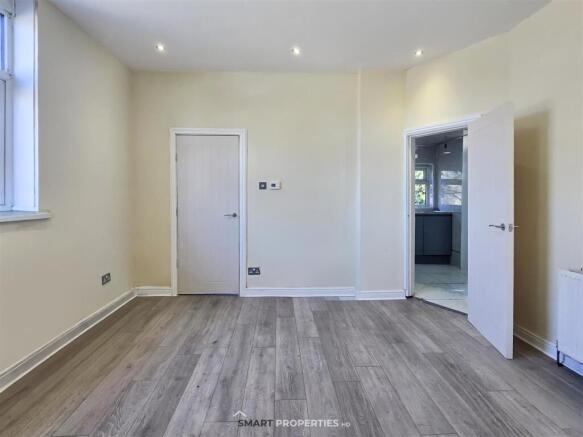 3 bed House for sale Image 4
