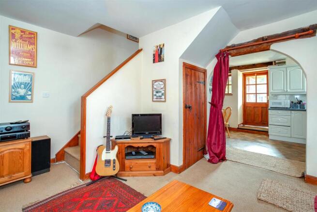 Living Room 2.jpg