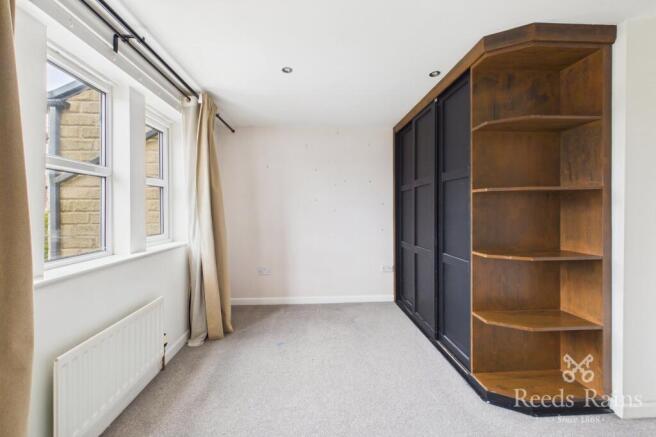 3 bed Apartment for sale Image 8
