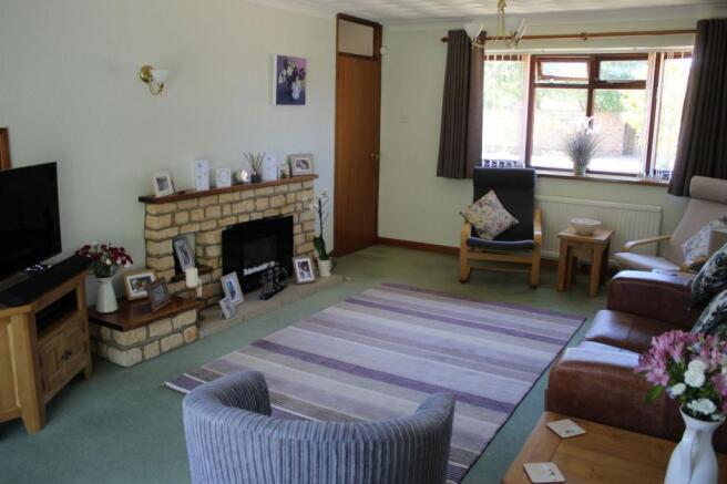 LOUNGE/DINING ROOM