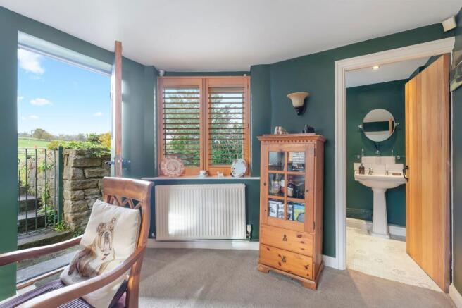 4 bed Semi-Detached for sale Image 12