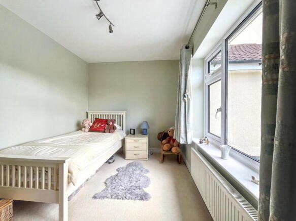 5 bed Detached for sale Image 11