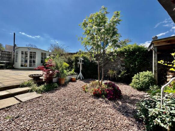 9 Mayflower Drive 2.JPG