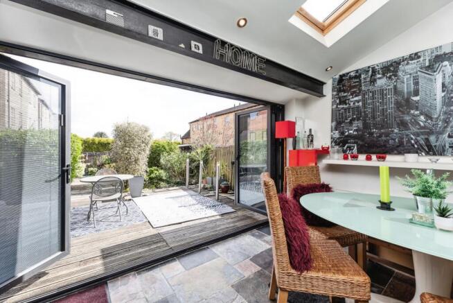 4 bed Semi-Detached for sale Image 9