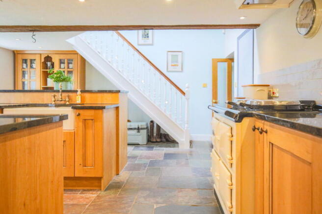5 bed Detached for sale Image 10