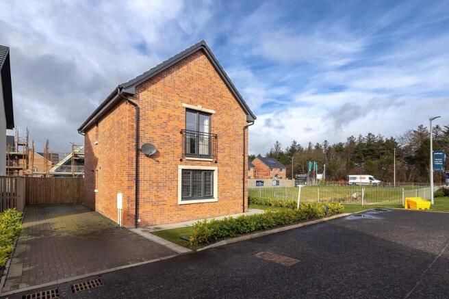 Side View/Driveway