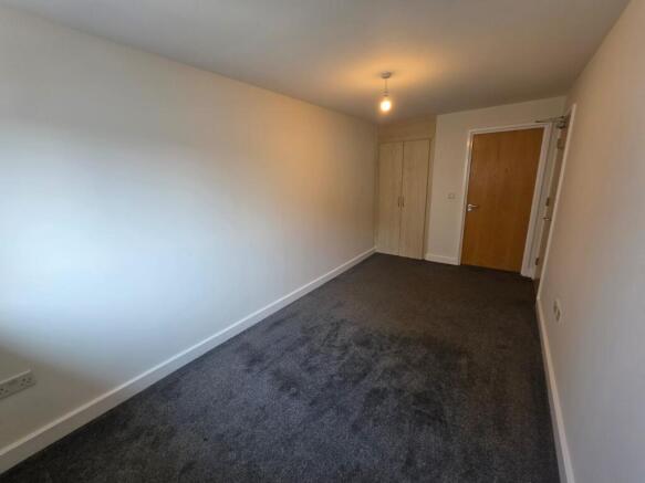2 bed Flat to rent Image 12