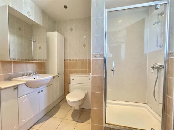 Ensuite showeroom