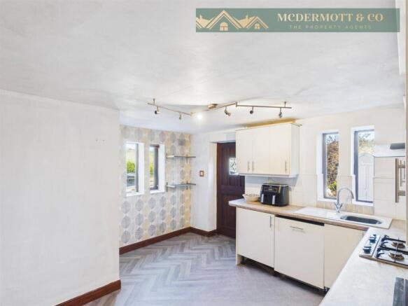 3 bed Semi-Detached for sale Image 10