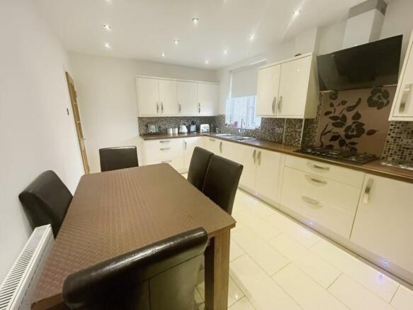 Kitchen 202.jpg