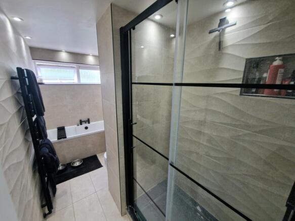 Apartment in Heath Close Harpenden - More